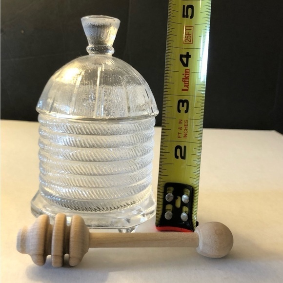L. E. Smith Glass Beehive Honey Pot footed clear glass with Lid & wooden dipper - Picture 3 of 6